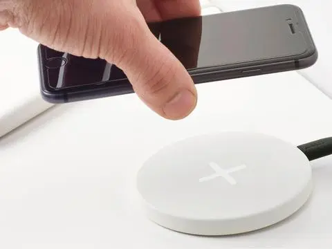 手機(jī)無(wú)線(xiàn)充電，從Qi標(biāo)準(zhǔn)到更快充電體驗(yàn)